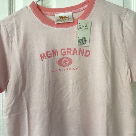 ⭐️ 2/$20 MGM Grand Las Vegas T-Shirt - Picture 2 of 4